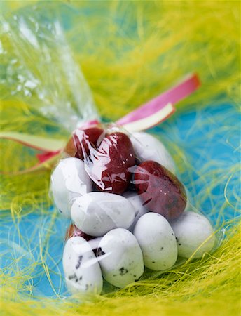 bag of Easter eggs Fotografie stock - Rights-Managed, Codice: 825-02305821