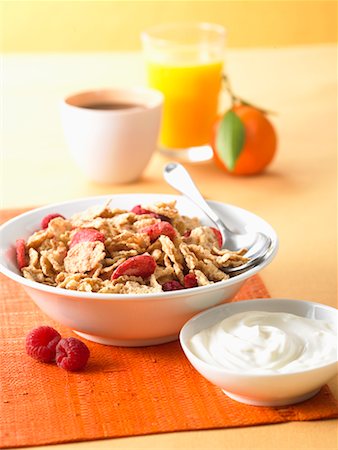 bowl of cereal with summer fruit Stock Photo - Rights-Managed, Code: 825-02305988