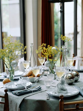 refining - table set for Christmas meal Foto de stock - Con derechos protegidos, Código: 825-02306182