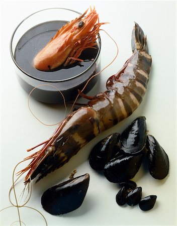 raw gamba prawn, prawn, cuttlefish ink and mussels Foto de stock - Con derechos protegidos, Código: 825-02306286