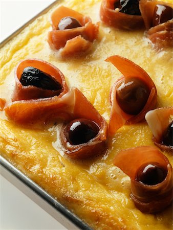 simsearch:825-02306223,k - batter pudding with olives and prunes wrapped in bacon Foto de stock - Con derechos protegidos, Código: 825-02306296