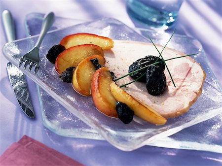 simsearch:825-02303244,k - roast ham with fruit Foto de stock - Con derechos protegidos, Código: 825-02306452