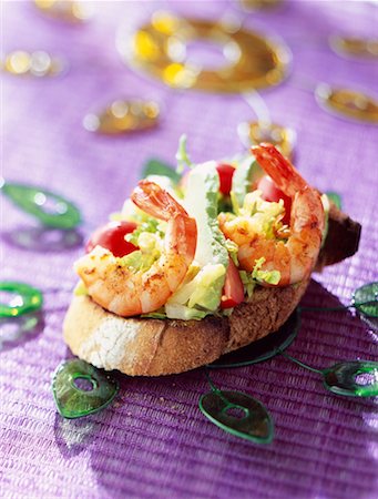 sucrine lettuce hearts and prawns on bread Stock Photo - Rights-Managed, Code: 825-02306483