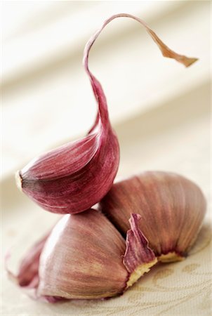 fresh garlic cloves Foto de stock - Con derechos protegidos, Código: 825-02306505