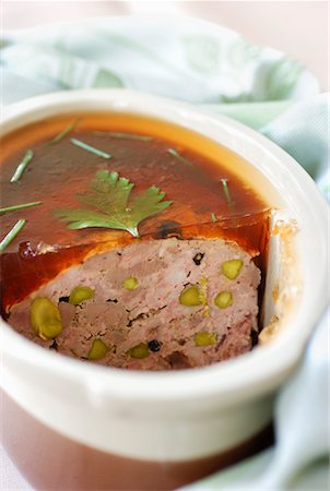 simsearch:652-01669353,k - terrine de lapin au riesling Photographie de stock - Rights-Managed, Code: 825-02306542
