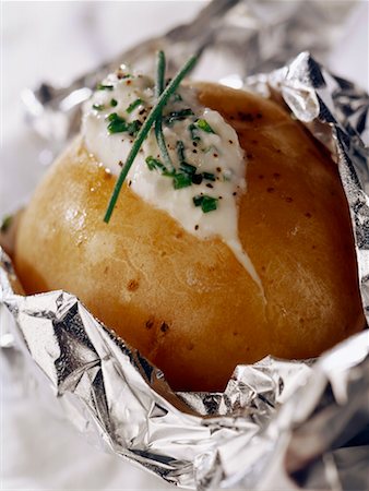 patata al horno - Oven baked patatoes Foto de stock - Con derechos protegidos, Código: 825-02306692