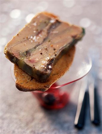 simsearch:825-02308305,k - Foie gras and beef tail terrine with summer fruit chutney Foto de stock - Direito Controlado, Número: 825-02306967