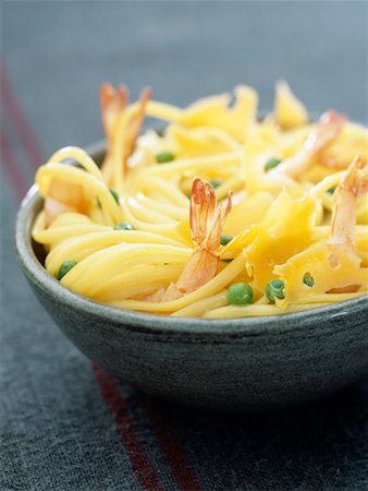 simsearch:825-02303986,k - Spaghettis with shrimps,peas and mimolette cheese Foto de stock - Con derechos protegidos, Código: 825-02307043