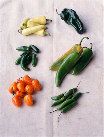 simsearch:825-02307165,k - composition with a variety of peppers Foto de stock - Direito Controlado, Número: 825-02307163