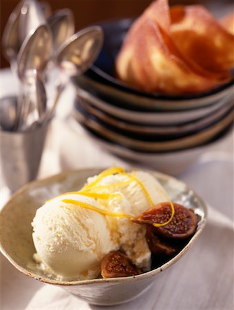 Vanilla ice cream with caramelized figs and orange zests Stock Photo - Rights-Managed, Code: 825-02307299