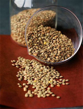 Green lentils from the Puy Foto de stock - Con derechos protegidos, Código: 825-02307308