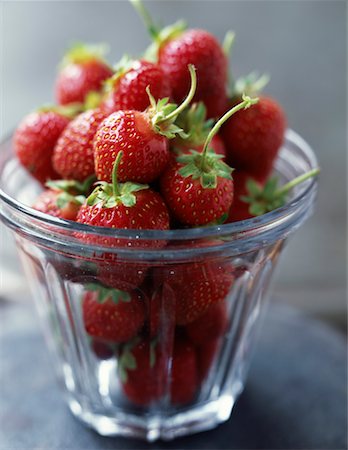 Wild strawberries in a jar Stock Photo - Rights-Managed, Code: 825-02307382