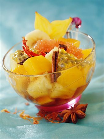 Salade de fruits exotiques avec punch épicé Photographie de stock - Rights-Managed, Code: 825-02307461