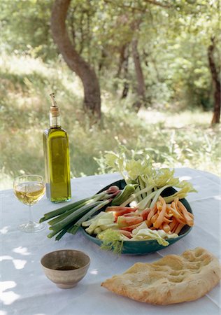 spice gardens - Bowl of raw vegetables,bread and olive oil Stock Photo - Rights-Managed, Code: 825-02307750