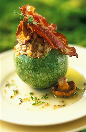 courgette ronde farci aux girolles Photographie de stock - Rights-Managed, Code: 825-02307870