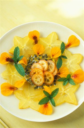 simsearch:825-02308416,k - star fruit, passionfruit, kumquat and nasturtium salad Foto de stock - Direito Controlado, Número: 825-02307925