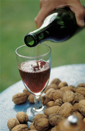 simsearch:825-02308141,k - red wine and walnuts Foto de stock - Con derechos protegidos, Código: 825-02308076