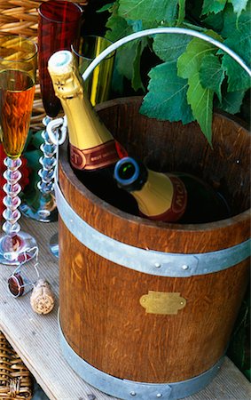 simsearch:825-02308349,k - Champagne bucket Stock Photo - Rights-Managed, Code: 825-02308392