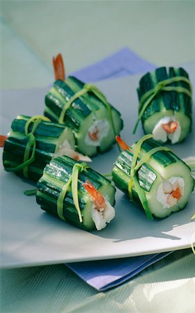 queso de cabra - Cucumber and goat cheese makis Foto de stock - Con derechos protegidos, Código: 825-02308468