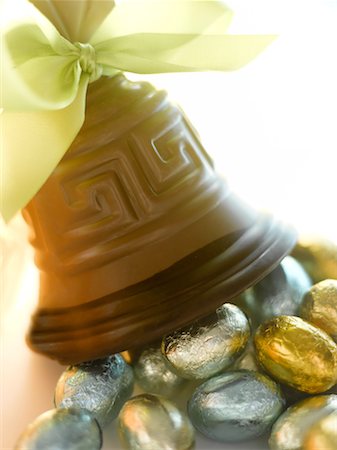 simsearch:825-02308514,k - Chocolate Easter bell and small easter eggs Stock Photo - Rights-Managed, Code: 825-02308501