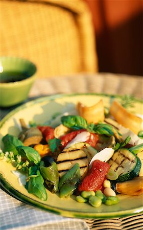 Plate of grilled vegetables Foto de stock - Con derechos protegidos, Código: 825-02308600