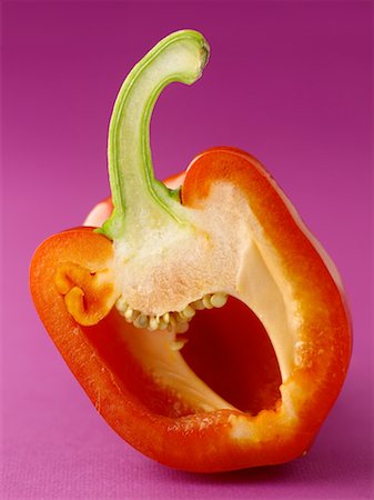 simsearch:825-02308577,k - Red pepper cut in half Fotografie stock - Rights-Managed, Codice: 825-02308702