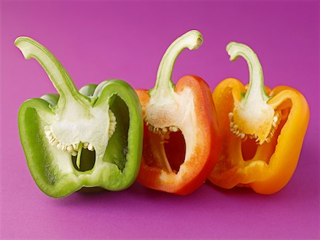 simsearch:825-02308465,k - Selection of coloured peppers cut in half Foto de stock - Con derechos protegidos, Código: 825-02308703