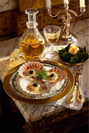 decanter - roast scallops with caviar butter Stock Photo - Rights-Managed, Code: 825-02302434