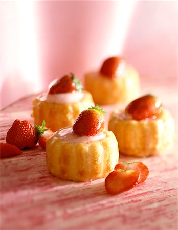 petit fours - mini strawberry charlottes Stock Photo - Rights-Managed, Code: 825-02302925