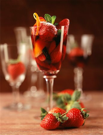 simsearch:825-02307688,k - Strawberry and red wine soup Stock Photo - Rights-Managed, Code: 825-02302939