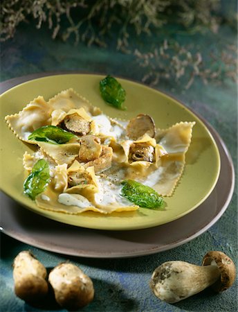 ravioli - Raviolis with ceps Foto de stock - Direito Controlado, Número: 825-02303036