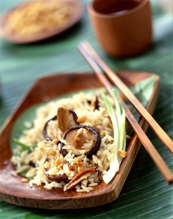 shiitake - sauteed rice with chinese mushrooms Foto de stock - Con derechos protegidos, Código: 825-02303229