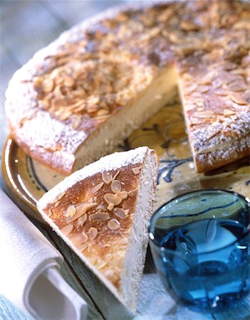 tarte tropézienne Photographie de stock - Rights-Managed, Code: 825-02303263