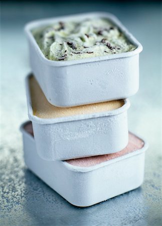 liter tubs of mint-chocolate, vanilla and strawberry ice cream Stock Photo - Rights-Managed, Code: 825-02303317
