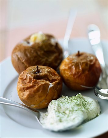 baked apples with green tea- flavored whipped cream Stock Photo - Rights-Managed, Code: 825-02303311