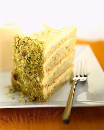 pistachio cream - slice of pistachio cake Stock Photo - Rights-Managed, Code: 825-02303515