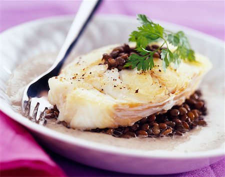simsearch:825-02303718,k - cabillaud rôti avec sauce moutarde-saveur de lentilles Photographie de stock - Rights-Managed, Code: 825-02303718