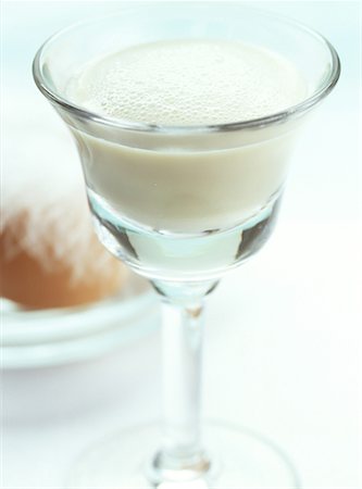 baltimore eggnog cocktail Foto de stock - Con derechos protegidos, Código: 825-02303781