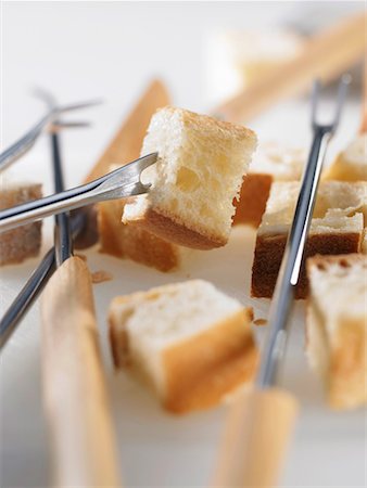 fondue (mets) - fourches et les cubes de pain pour fondue Photographie de stock - Rights-Managed, Code: 825-02303805