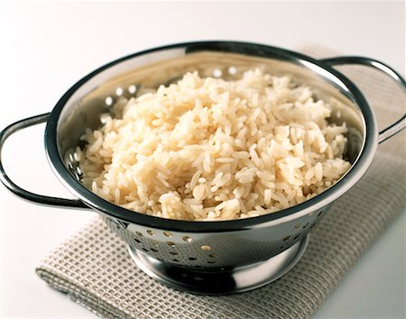 seiher - entwässernde Reis Stockbilder - Lizenzpflichtiges, Bildnummer: 825-02303985
