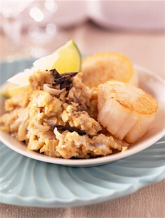 seafood risotto - Scallops with oat risotto and  truffles Stock Photo - Rights-Managed, Code: 825-02669934