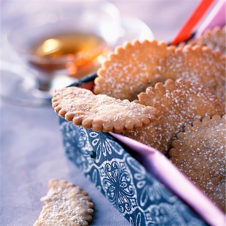 Crunchy ginger biscuits Stock Photo - Rights-Managed, Code: 825-03626913