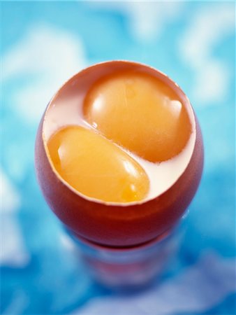 Double yolk soft-boiled egg Stock Photo - Rights-Managed, Code: 825-03626949