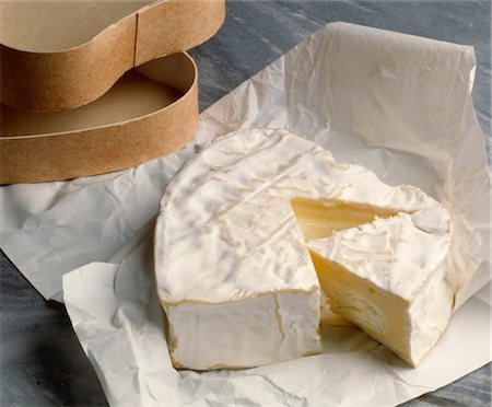 simsearch:825-03628817,k - Coeur de Neufchâtel cheese Fotografie stock - Rights-Managed, Codice: 825-03626955