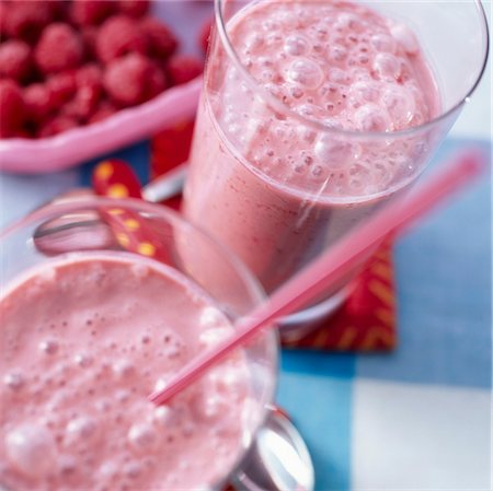 smoothie in cocktail glass - Raspberry milkshake Stock Photo - Rights-Managed, Code: 825-03626958