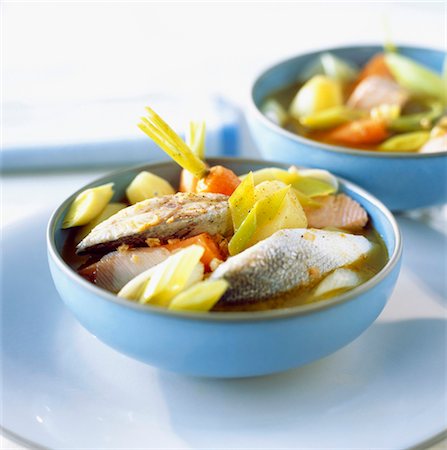 Mediterranean fish soup with aïoli garlic mayonnaise Foto de stock - Direito Controlado, Número: 825-03627023