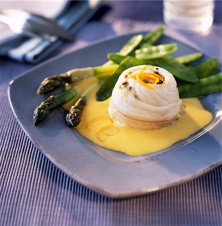 sugar pea - Fillet of sole with blood orange sauce and asparagus Stock Photo - Rights-Managed, Code: 825-03627036