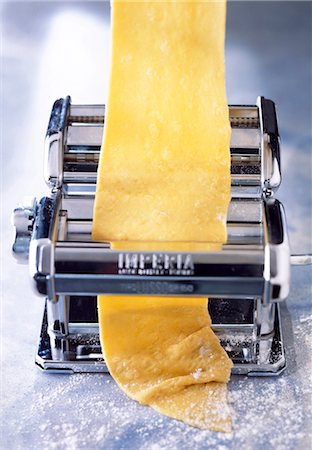 dishing machine - Pasta machine Stock Photo - Rights-Managed, Code: 825-03627072