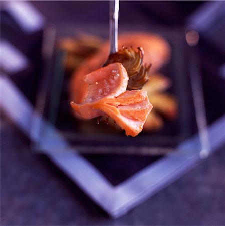 simsearch:652-03800443,k - Roast salmon with baby artichokes and liquorice Foto de stock - Con derechos protegidos, Código: 825-03627099
