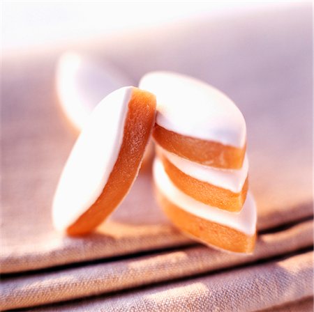 simsearch:825-03627153,k - Calissons d'Aix almond paste confectionery Stock Photo - Rights-Managed, Code: 825-03627093